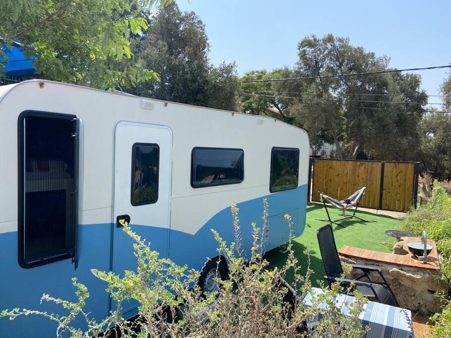 הבונים Cozy Seaview Glamping Caravan מראה חיצוני תמונה