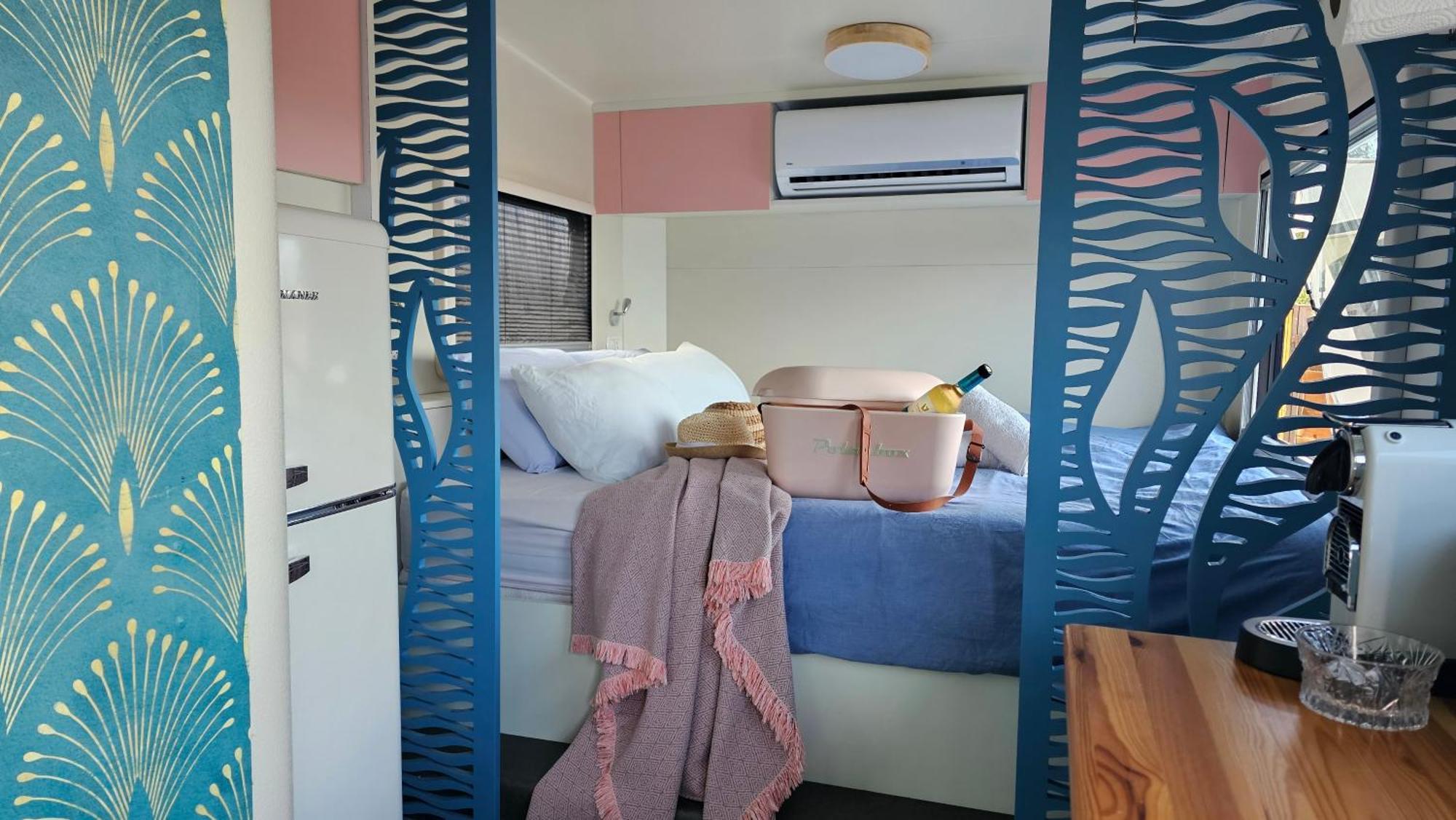 הבונים Cozy Seaview Glamping Caravan מראה חיצוני תמונה